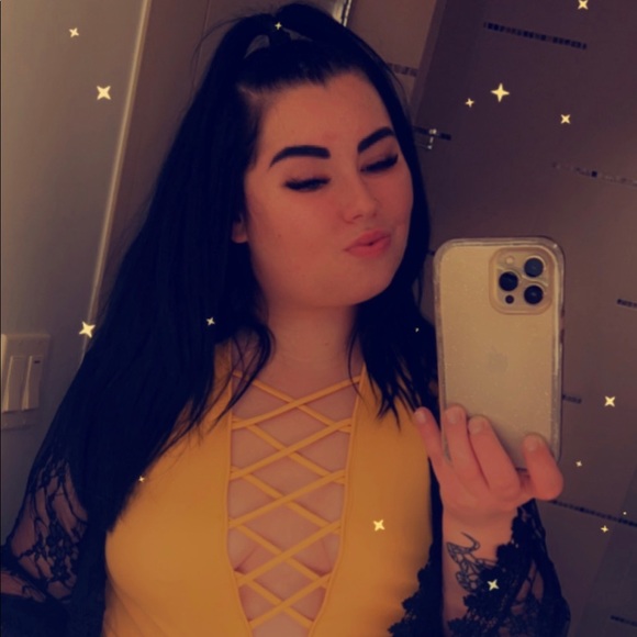 Meet your Posher, Taylor! - Picture 3 of 9